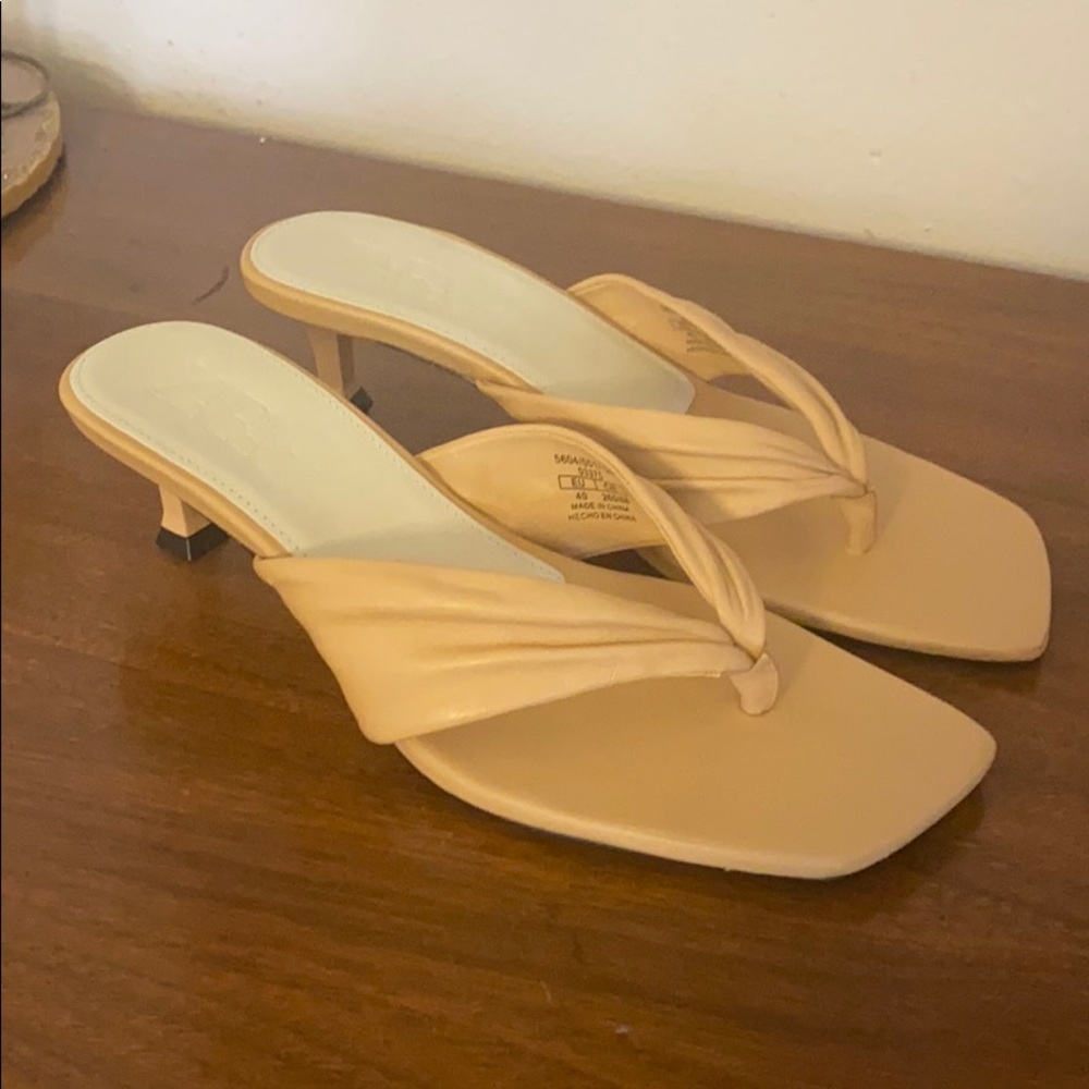 Cream Zara kitten heel thong sandals